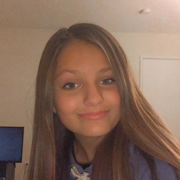 Meet your Posher, Gabriella - Picture 1 of 1